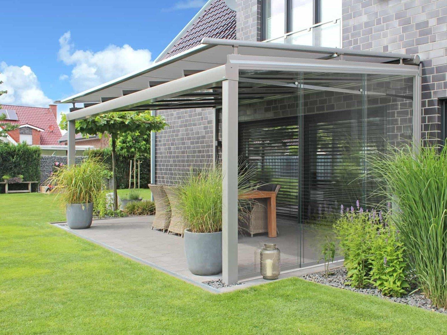 Terrassenüberdachung mit Schiebe-Glaswänden