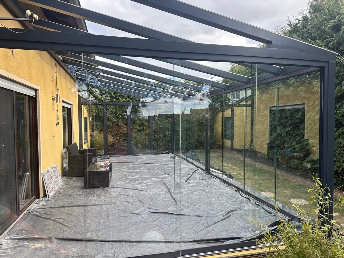 Verglasung wird eingesetzt