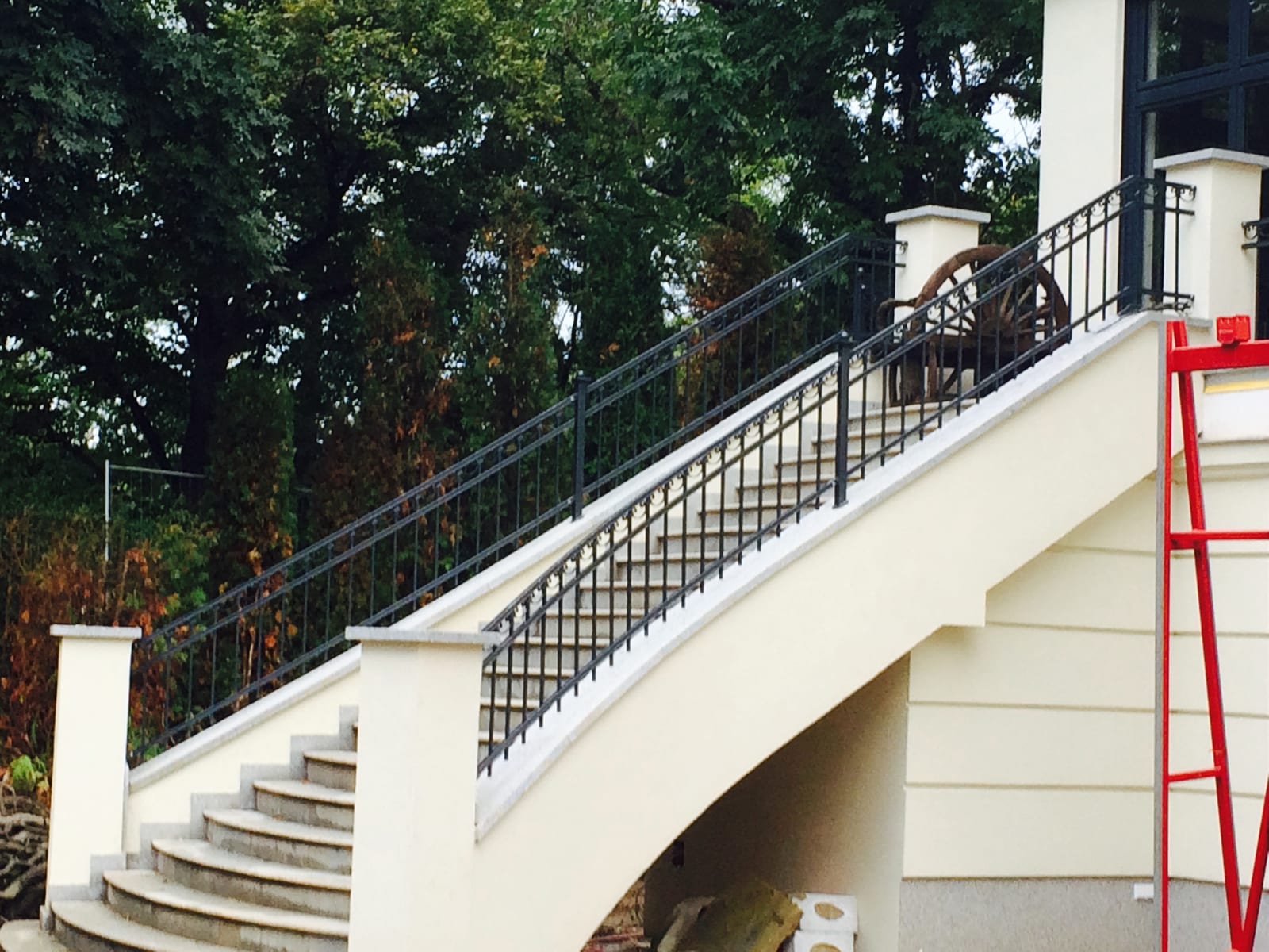 Repräsentatives Treppengeländer an klassischer Villa